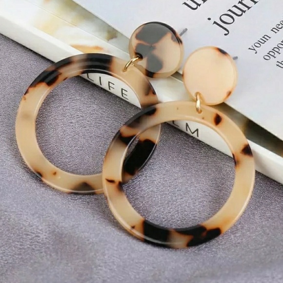Jewelry - KITTY light creamy Tortoiseshell HOOP EARRINGS!